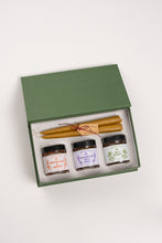 Φόρτωση εικόνας στο εργαλείο προβολής Συλλογής, Gift Box Μελιού 3 ΤΜΧ+ Χειροποίητα Μελισσοκέρια ×2 / Honey Gift Box 3 PCS+ Handmade Beeswax Candles ×2
